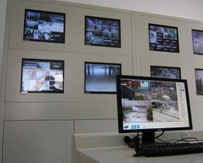 某商場監控設備 某商場監控設備